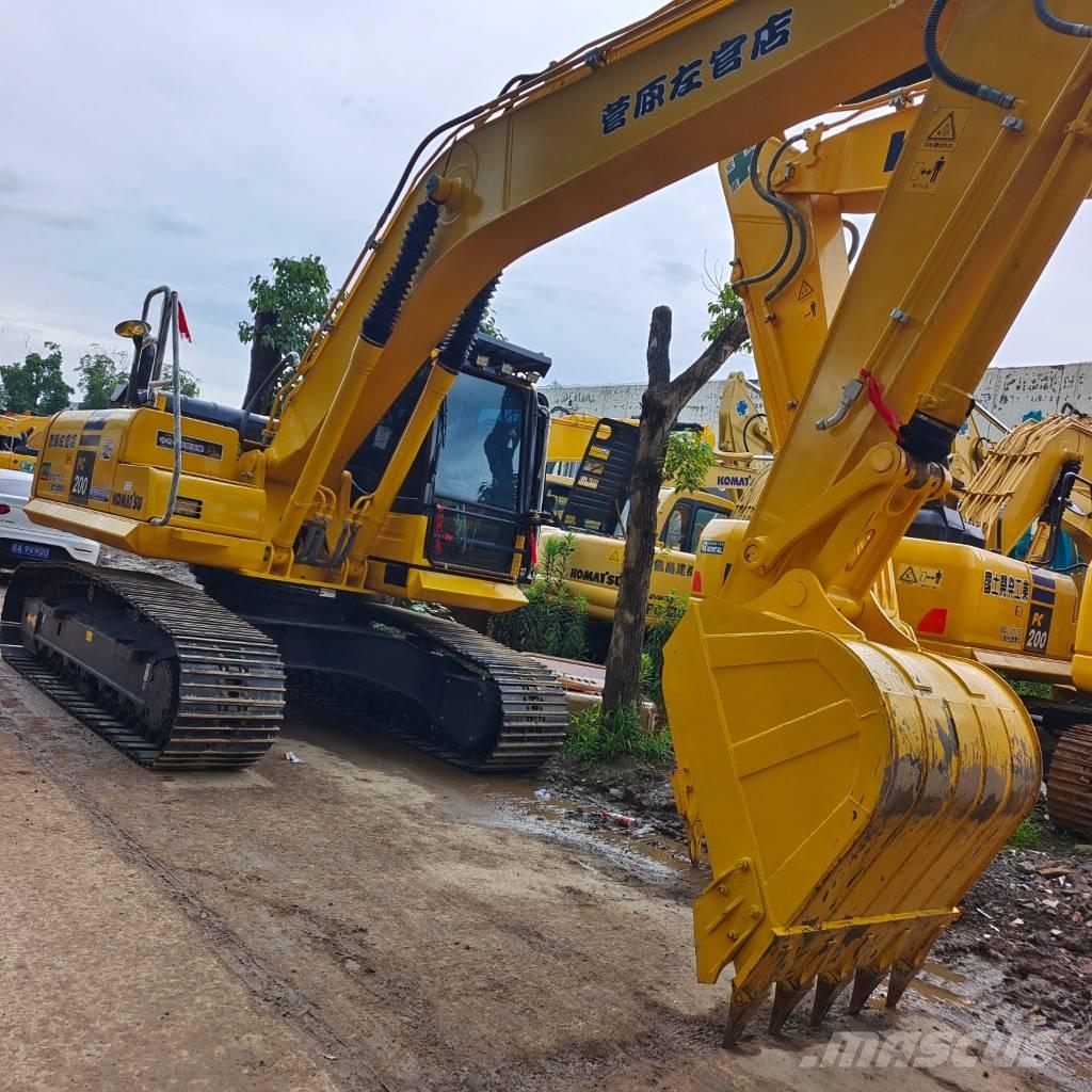 Komatsu PC200-8 حفارات زحافة
