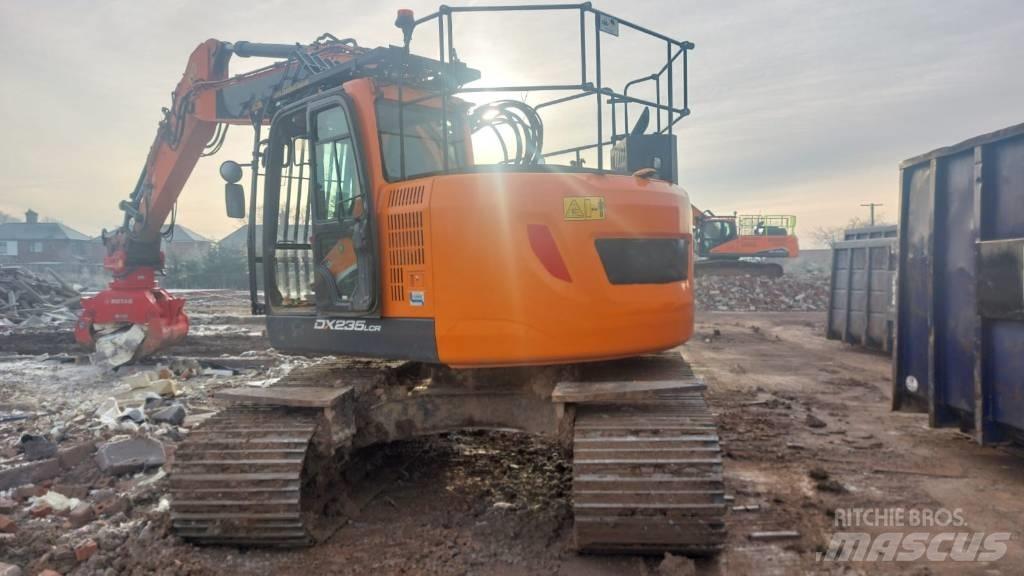 Doosan DX 235 LCR-5 حفارات زحافة