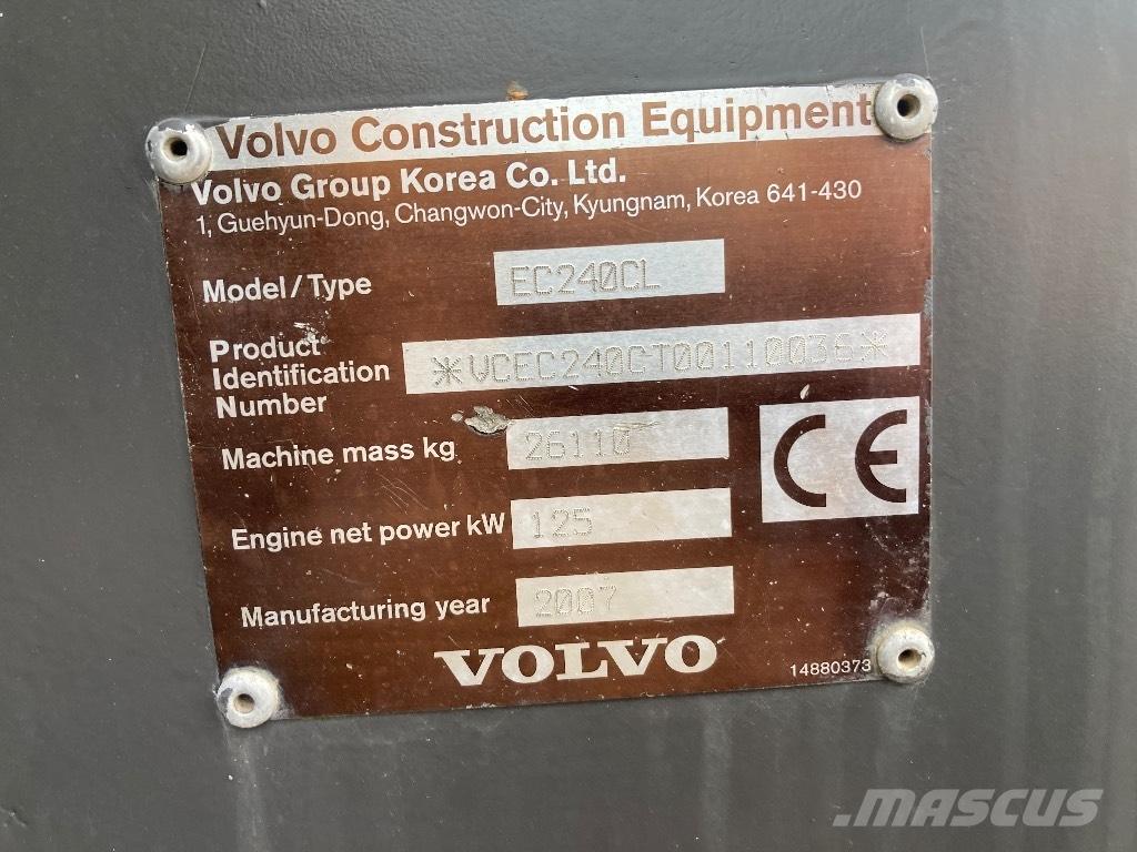 Volvo EC 240 C L حفارات زحافة