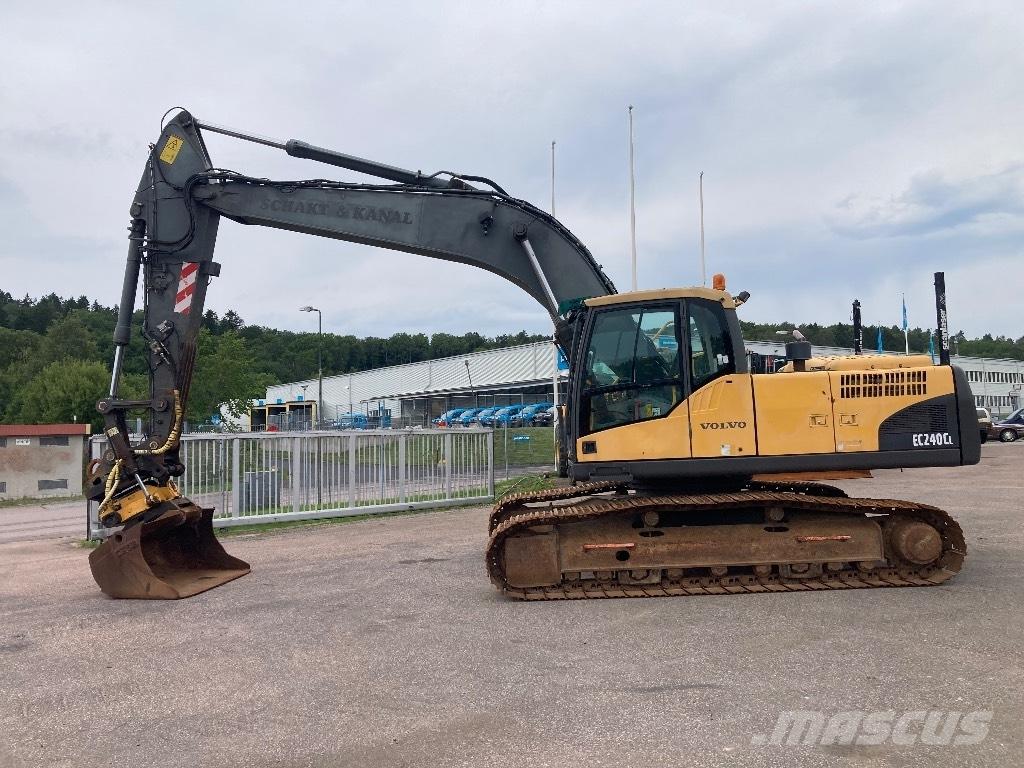Volvo EC 240 C L حفارات زحافة