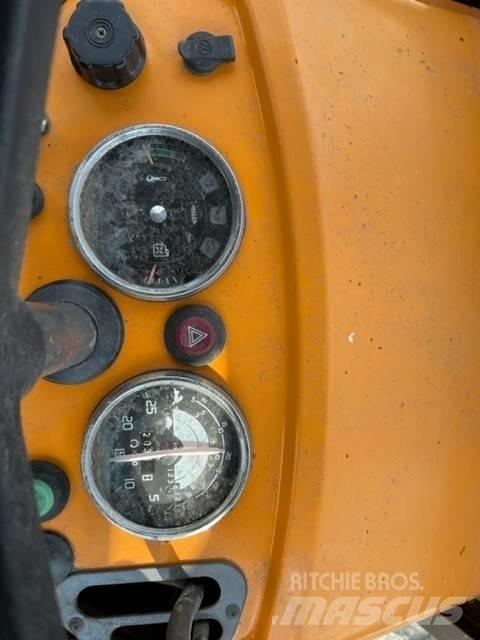 Renault R 65 14 LS الجرارات