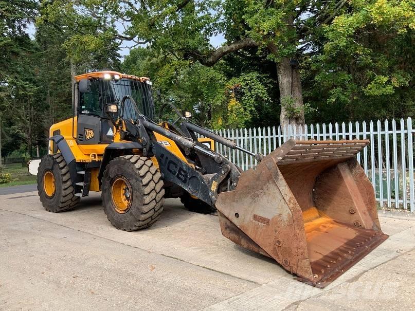 JCB 437 HT لوادر بعجل