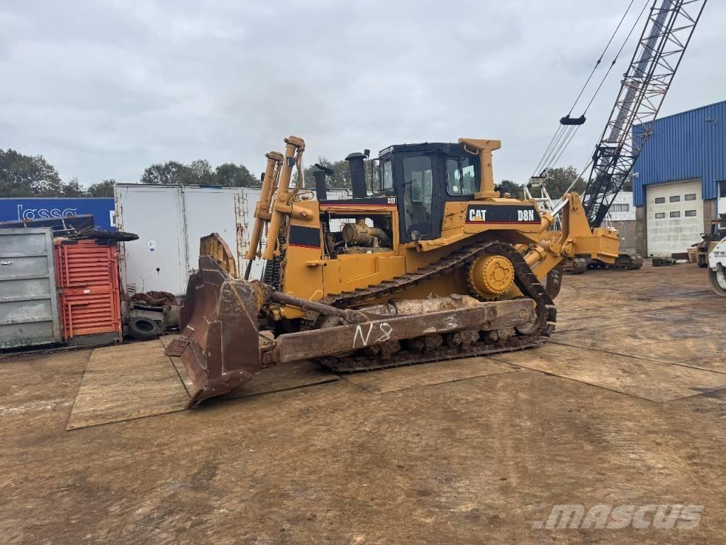 CAT D 8 N بلدوزرات مجنزرة