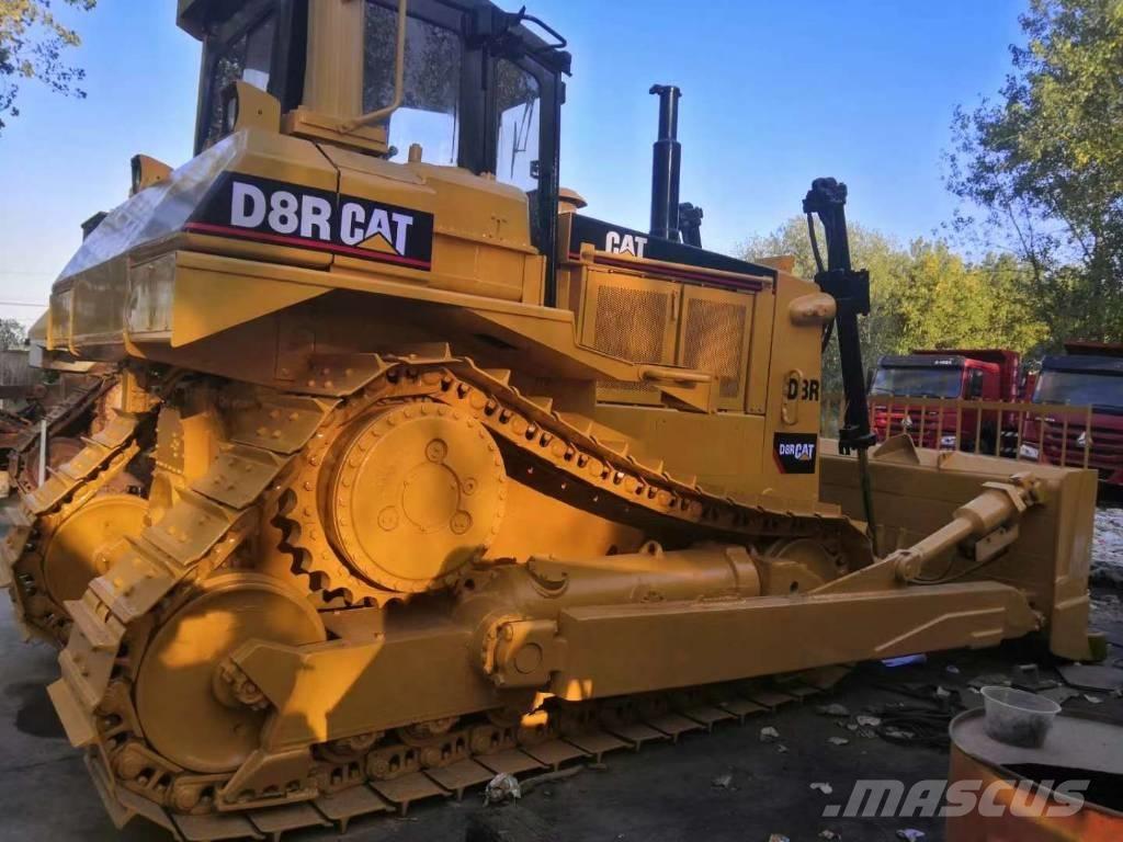 CAT D 8 R بلدوزرات مجنزرة