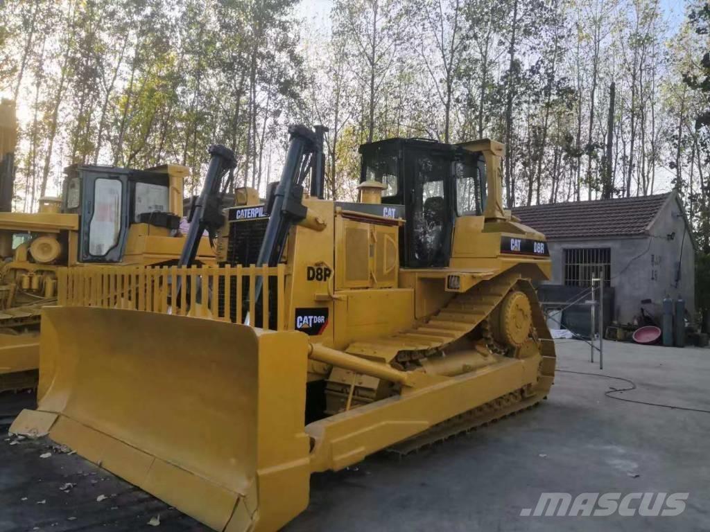 CAT D 8 R بلدوزرات مجنزرة