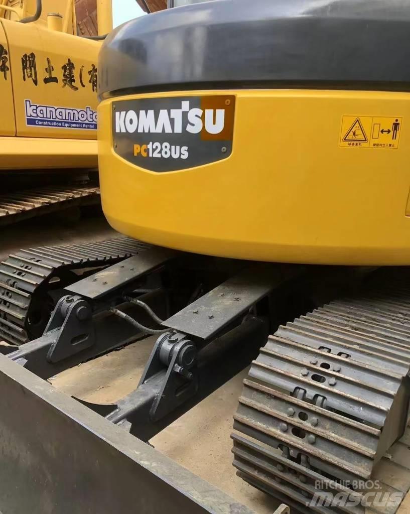 Komatsu 128 US حفارات زحافة