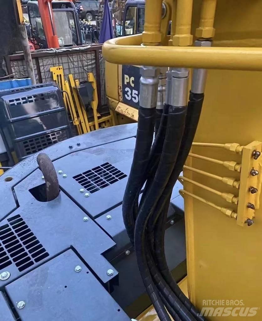 Komatsu 128 US حفارات زحافة