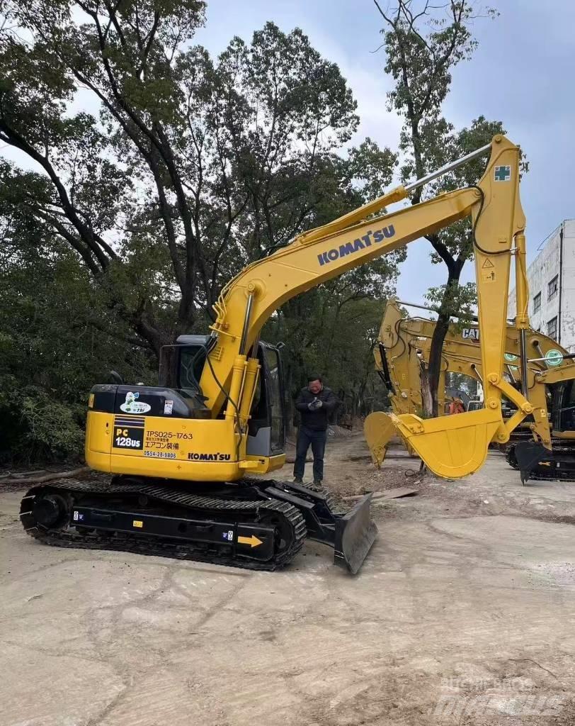 Komatsu 128 US حفارات زحافة