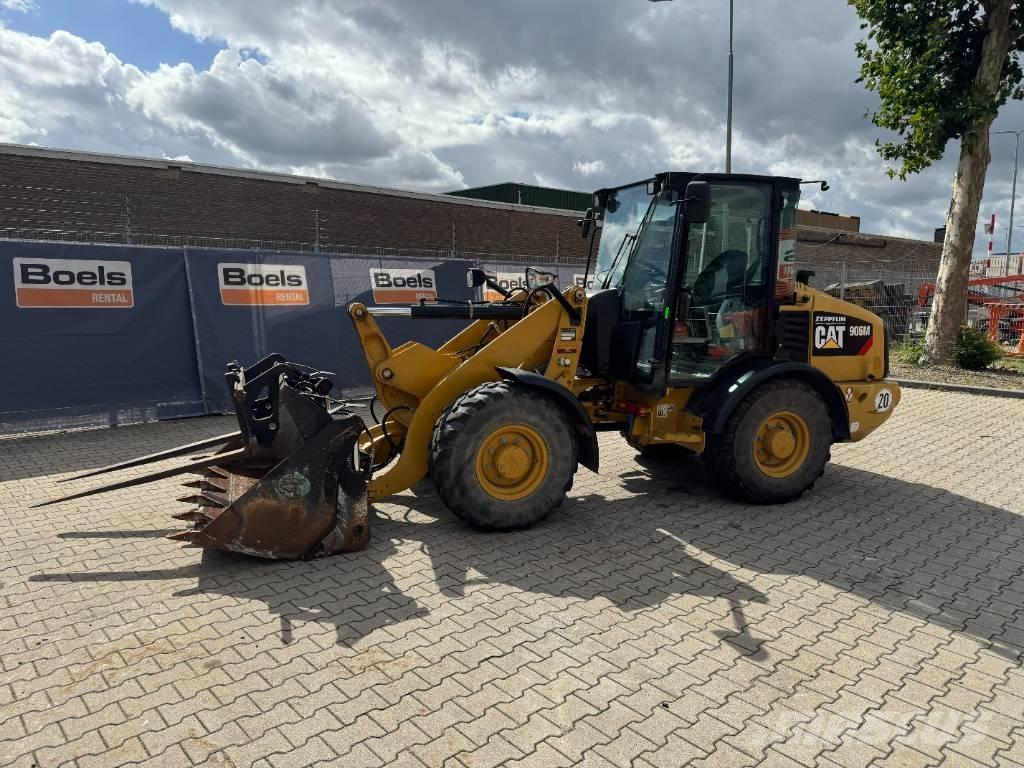 CAT 906M لوادر بعجل