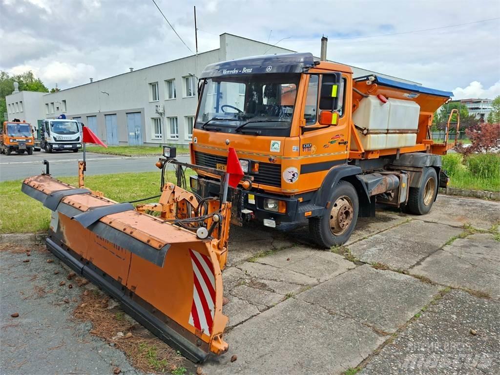 Mercedes-Benz 1317 شاحنات بمقصورة وهيكل