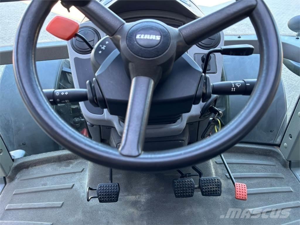 CLAAS Arion 640 الجرارات