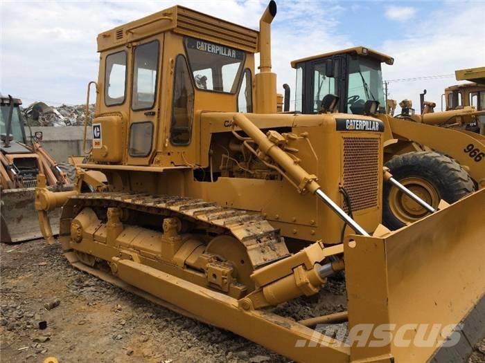 CAT D 6 D بلدوزرات مجنزرة