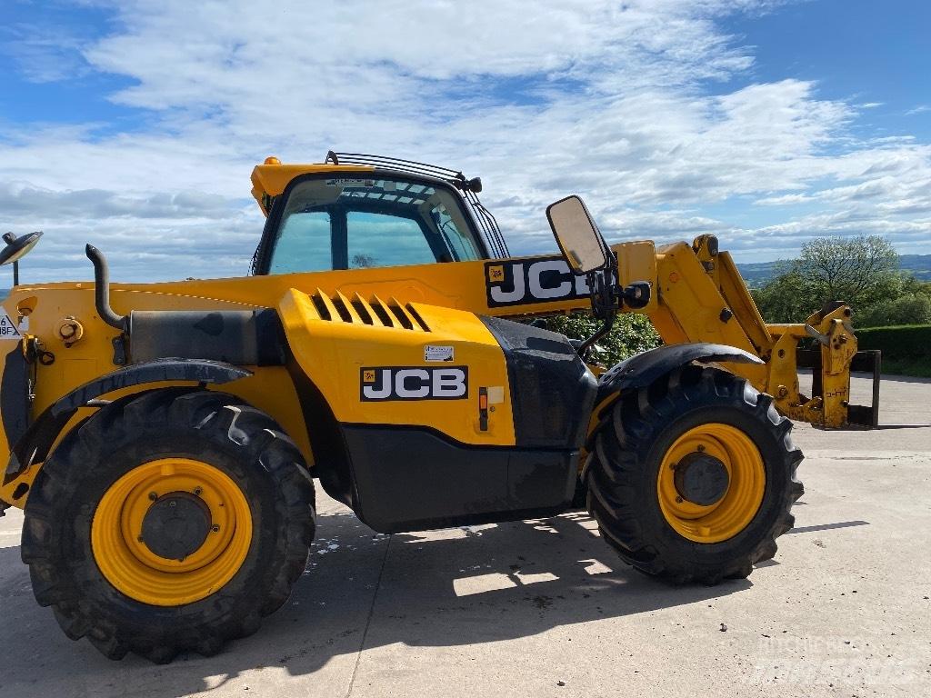 JCB 531-70 مناولات متداخلة