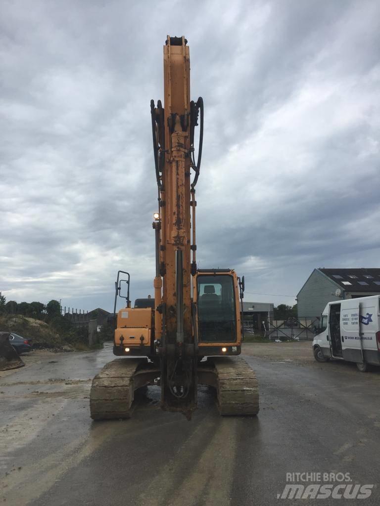 Hyundai Robex 220 LC حفارات زحافة