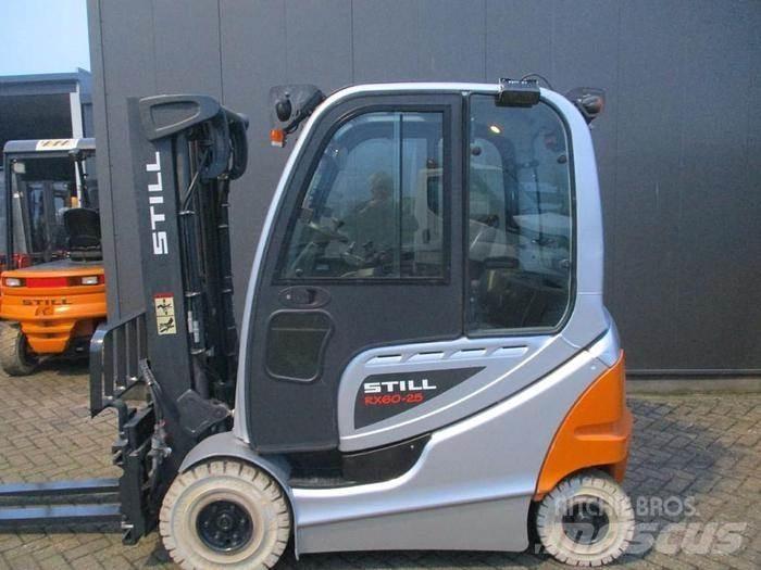 Still RX 60-25 شاحنات ذات رافعات شوكية تعمل بالكهرباء