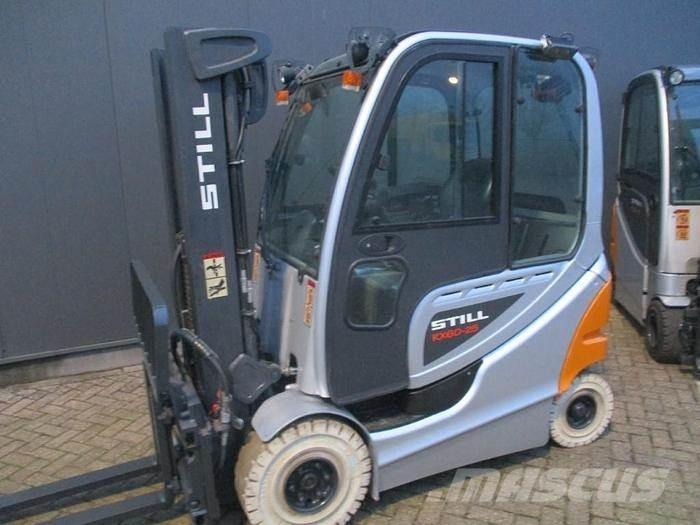 Still RX 60-25 شاحنات ذات رافعات شوكية تعمل بالكهرباء