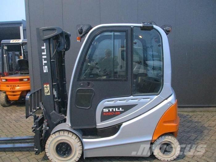 Still RX 60-25 شاحنات ذات رافعات شوكية تعمل بالكهرباء