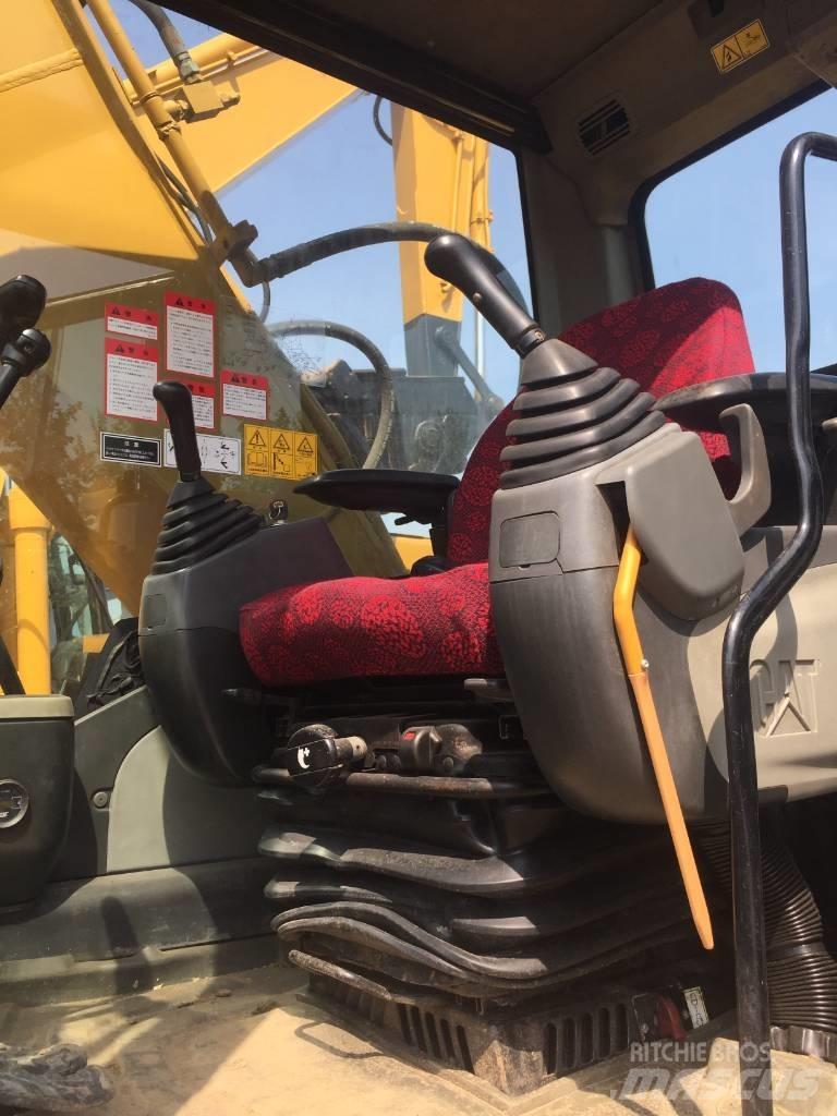 CAT 320 D حفارات زحافة