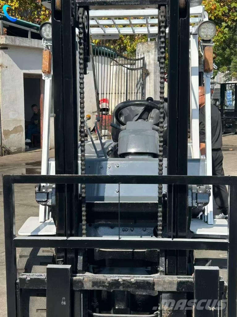 TCM FD35T3C شاحنات الديزل