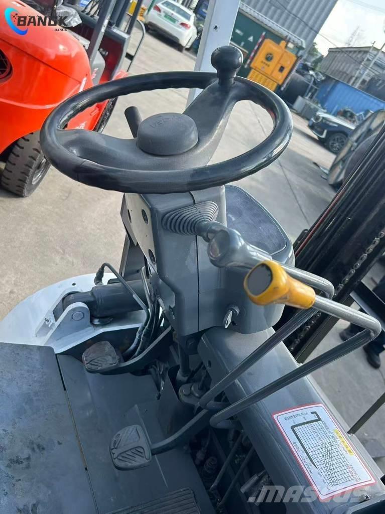 TCM FD35T3C شاحنات الديزل