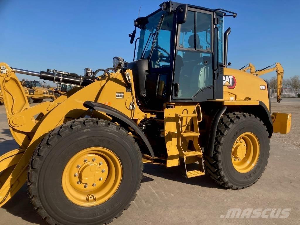 CAT 910 لوادر بعجل