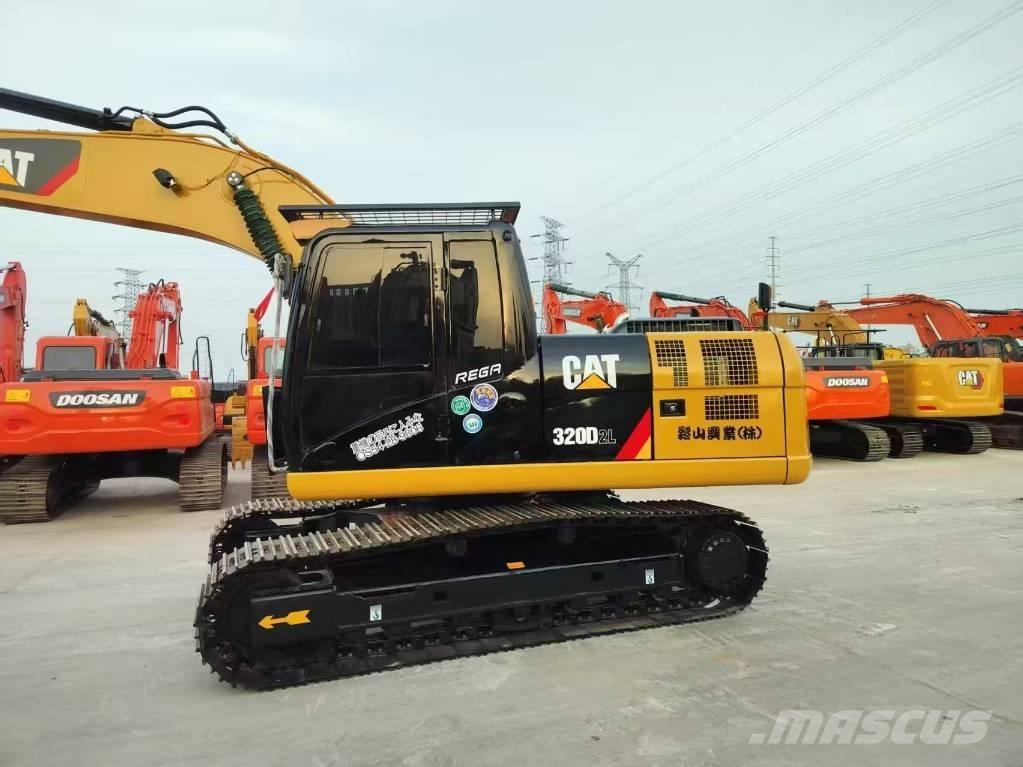 CAT 320D2L حفارات زحافة