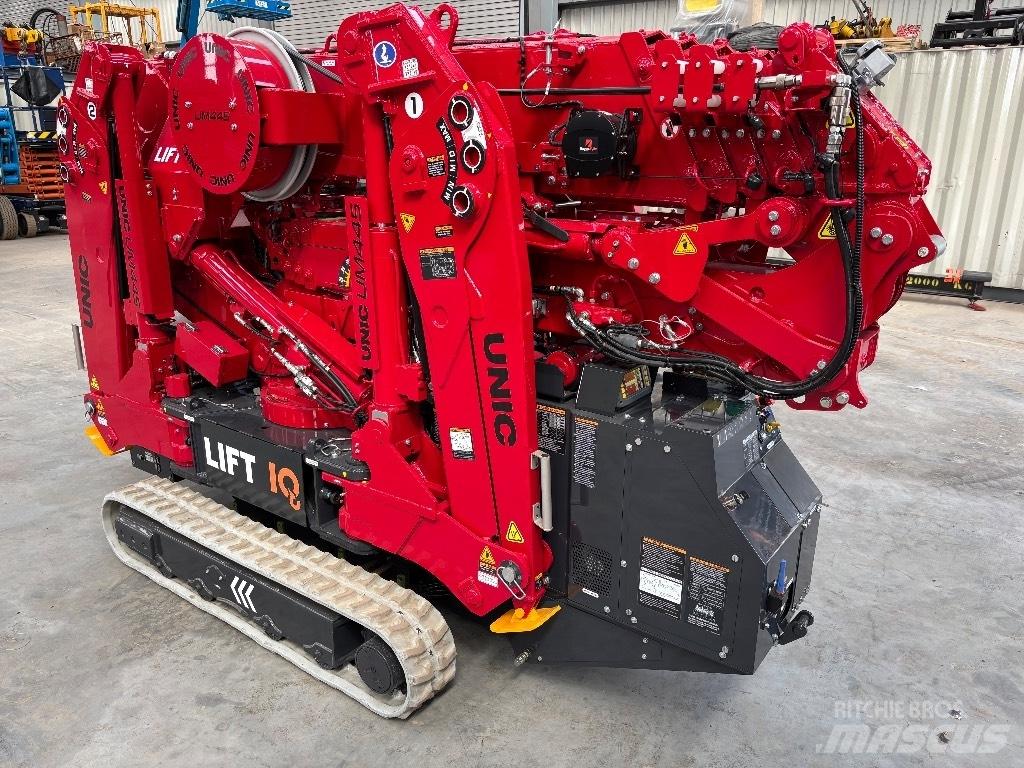 Unic UM 445 رافعات صالحة لكل أنواع الطرق