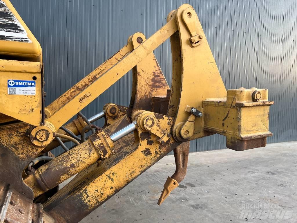 CAT D7H بلدوزرات مجنزرة