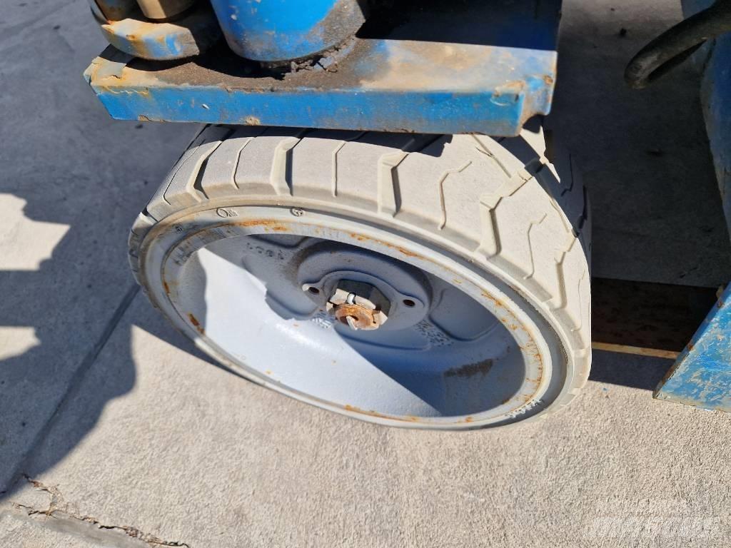 Genie GS 1932  R386 رافعات مقصية الشكل