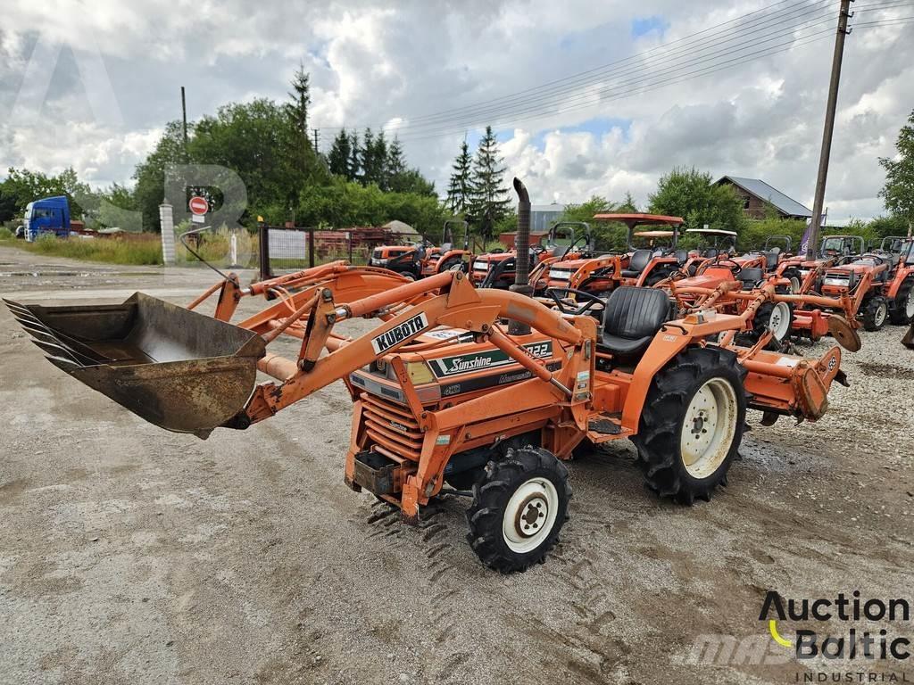 Kubota L1-R22 الجرارات