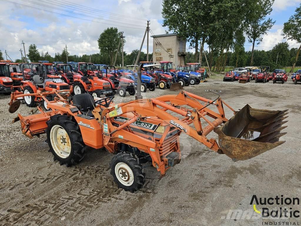 Kubota L1-R22 الجرارات