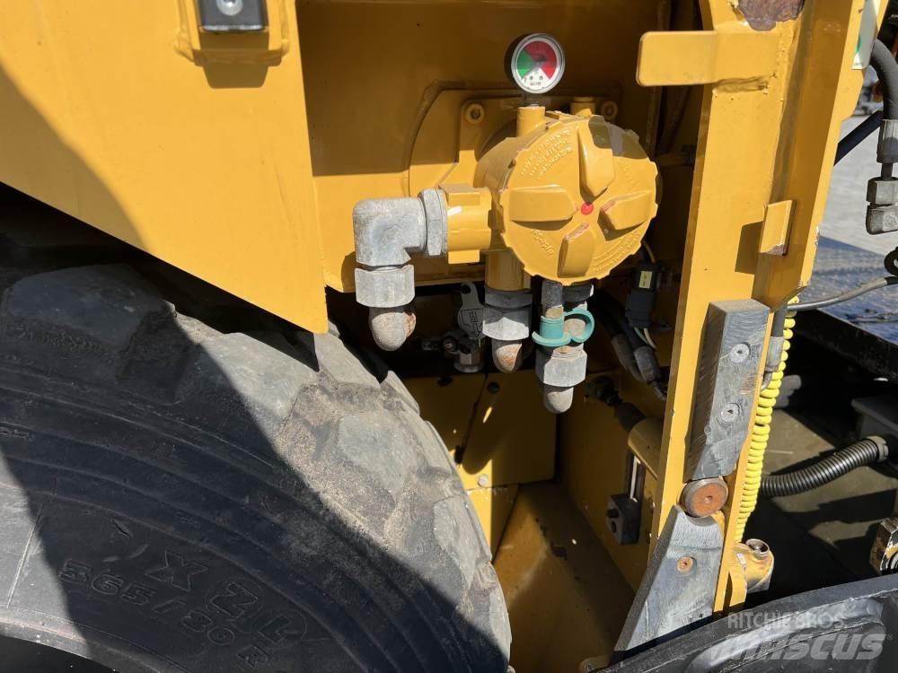 CAT AP 300 معدات السفلتة