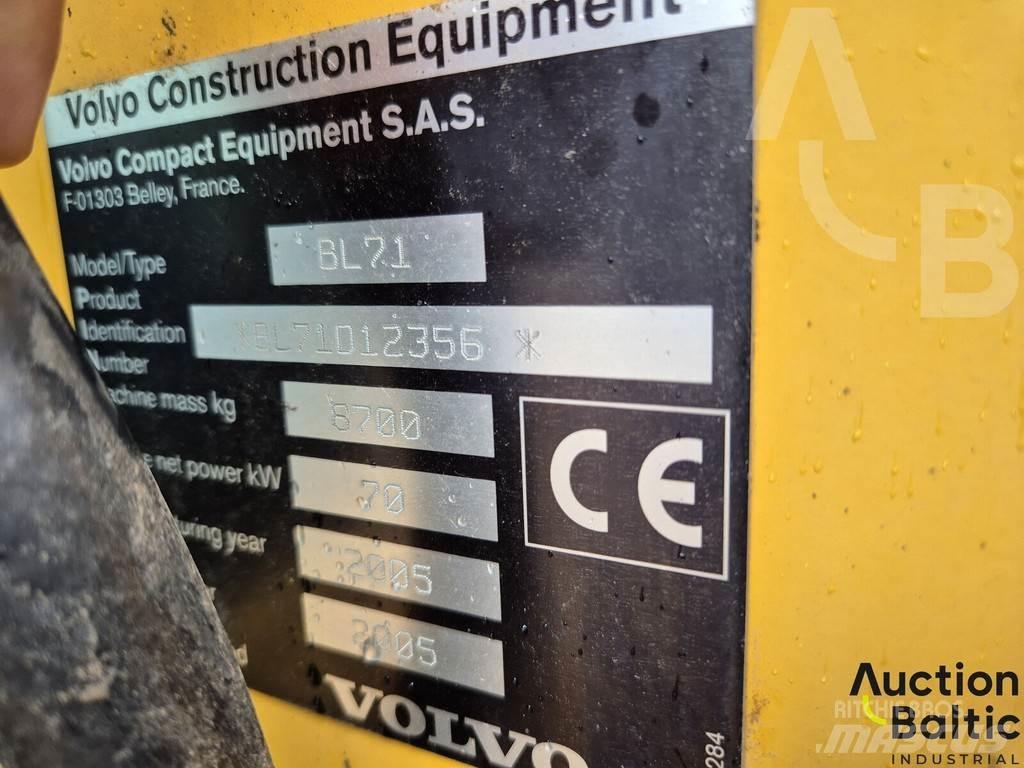 Volvo BL 71 لوادر ذات جرافات عكسية