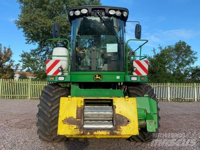 John Deere 7400 علافات ذاتية الدفع