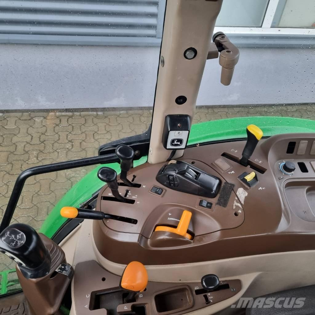 John Deere 5720 الجرارات