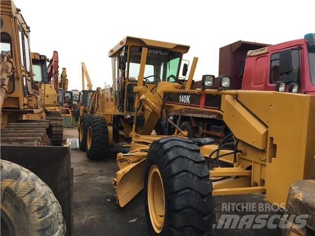 CAT 140 K معدات تمهيد الطرق