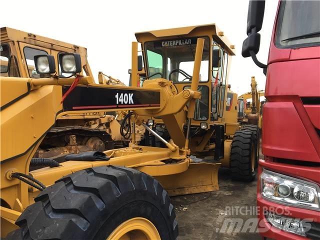 CAT 140 K معدات تمهيد الطرق