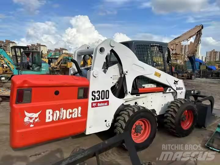 Bobcat S 300 لوادر انزلاقية التوجيه