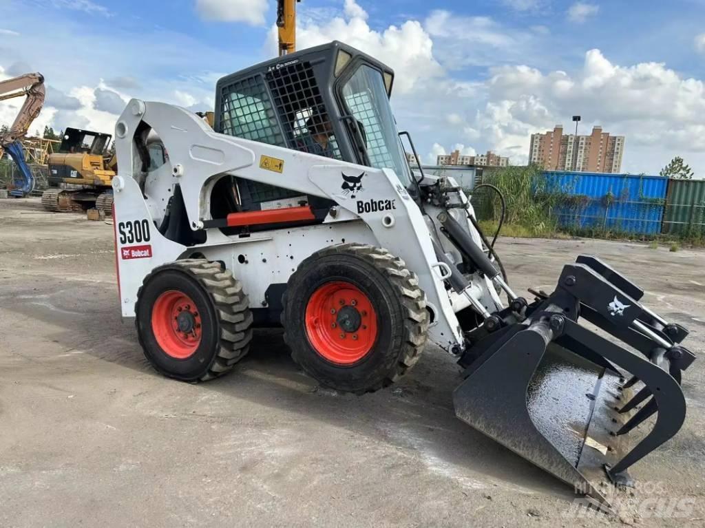 Bobcat S 300 لوادر انزلاقية التوجيه