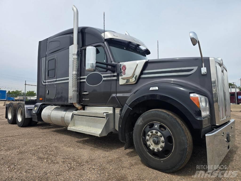 Kenworth W 990 وحدات الجر