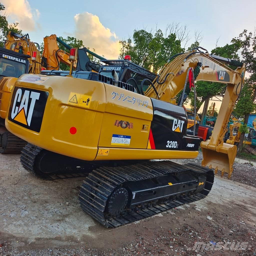 CAT 320 D حفارات زحافة