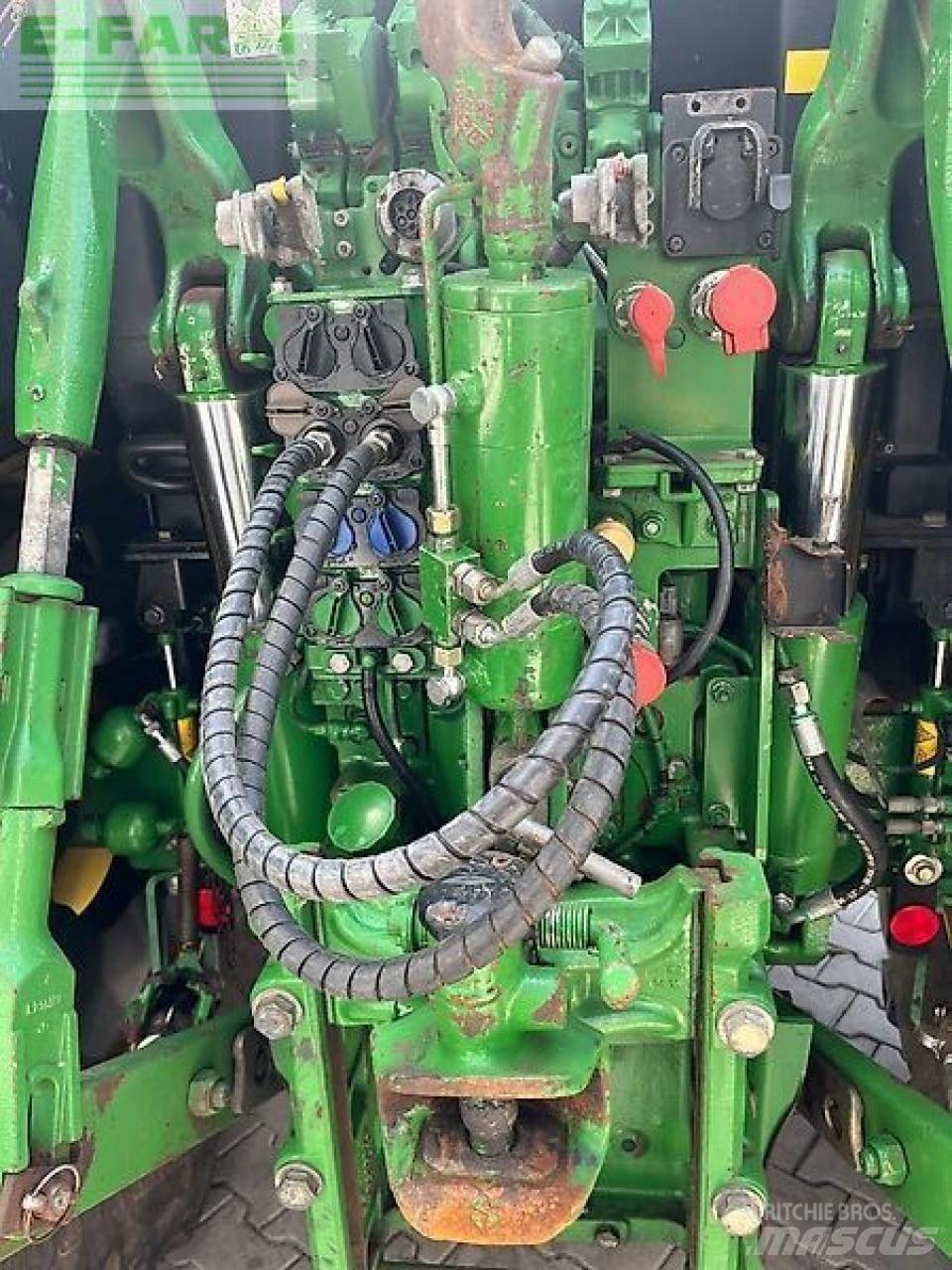 John Deere 6155 r الجرارات
