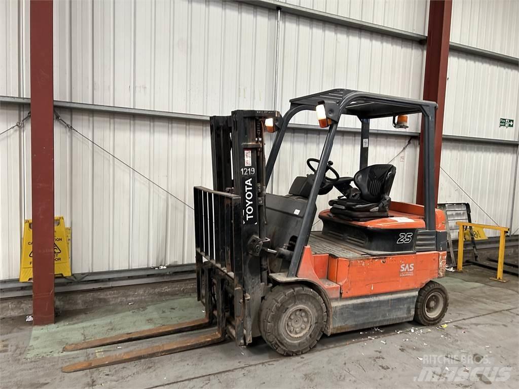 Toyota 7FBMF25 شاحنات ذات رافعات شوكية تعمل بالكهرباء