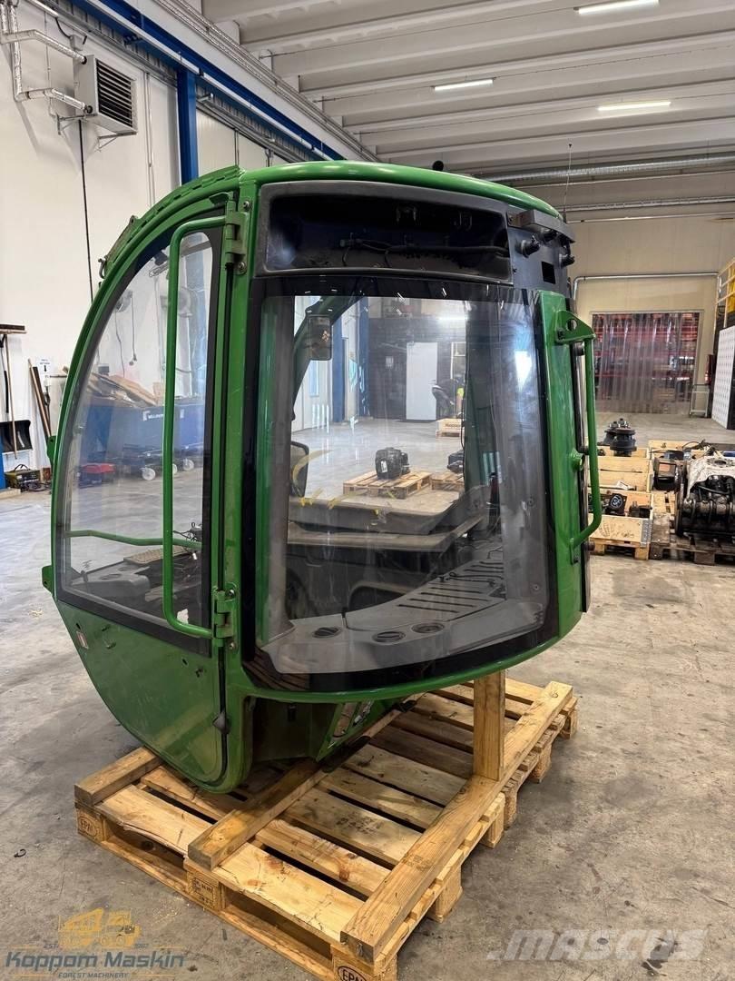John Deere 1210E كابينة والداخلية