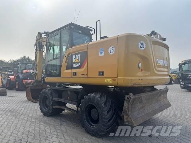 CAT M 320 F حفارات بعجل