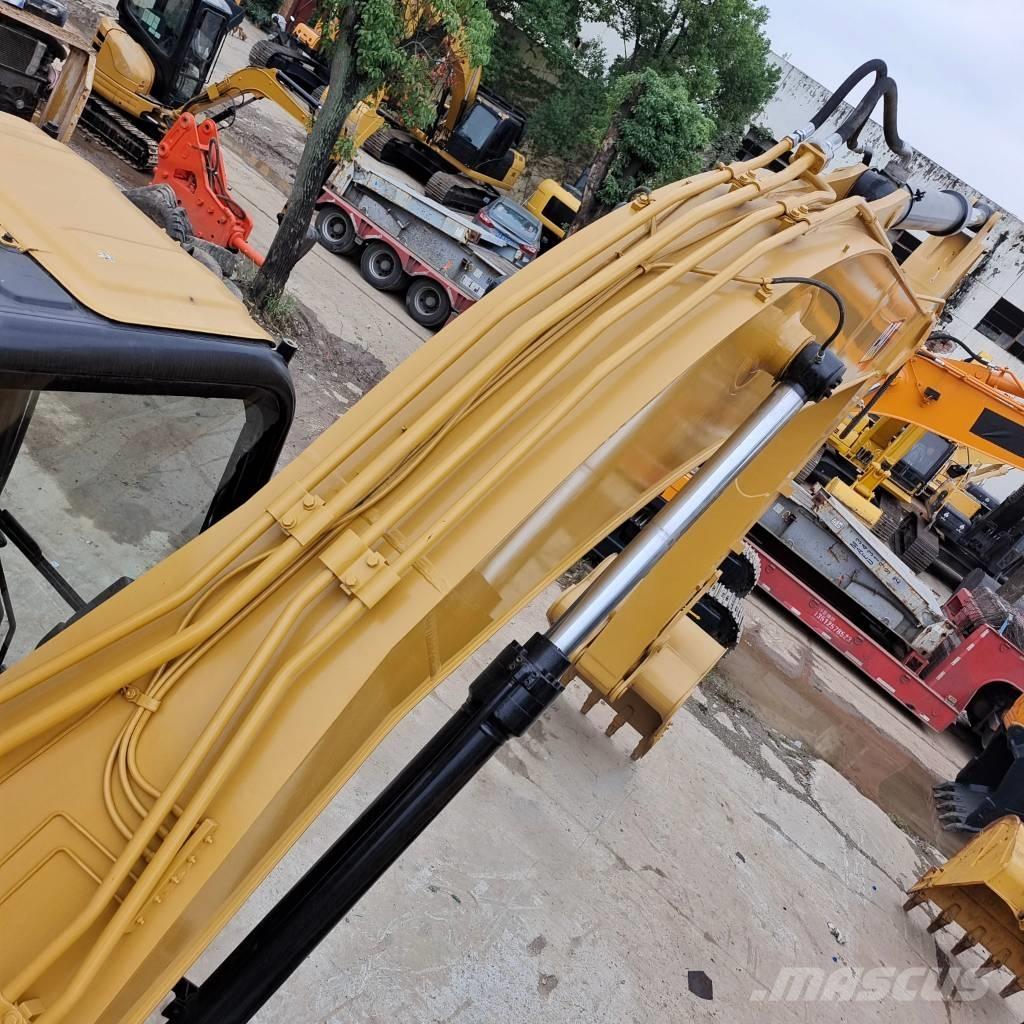 CAT 320 D حفارات زحافة