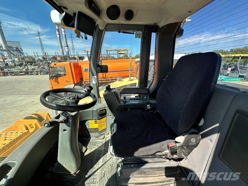 Liebherr L 550 لوادر بعجل