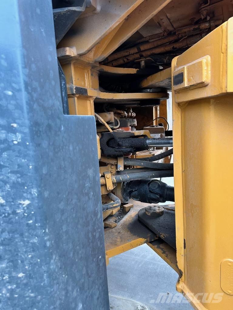 Liebherr L 550 لوادر بعجل