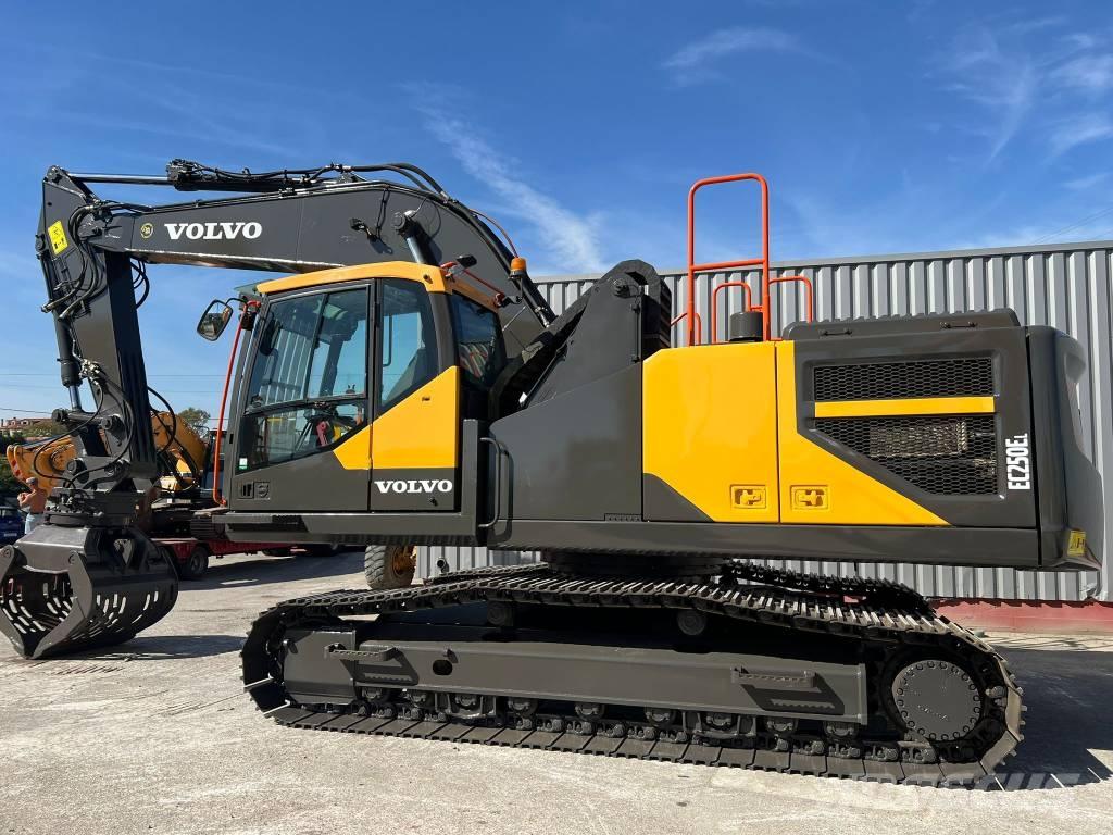 Volvo EC 250 EL حفارات زحافة