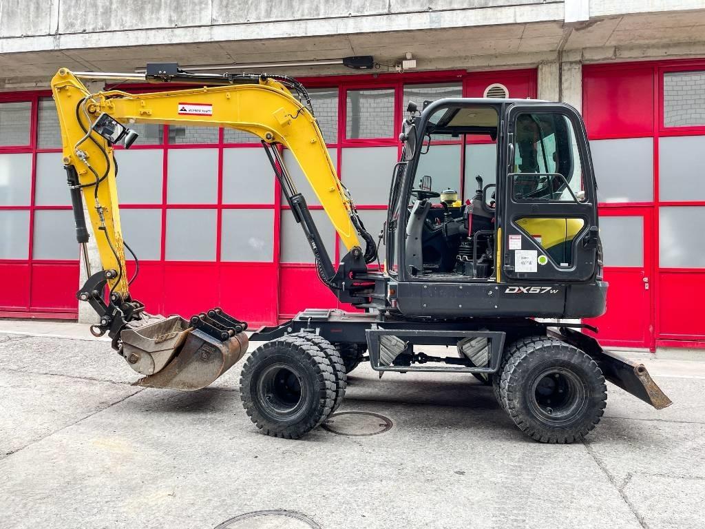 Doosan DX 57 W-5 حفارات بعجل